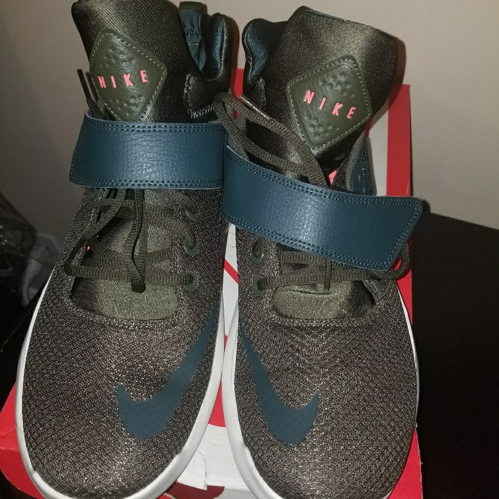 Nike kwazi